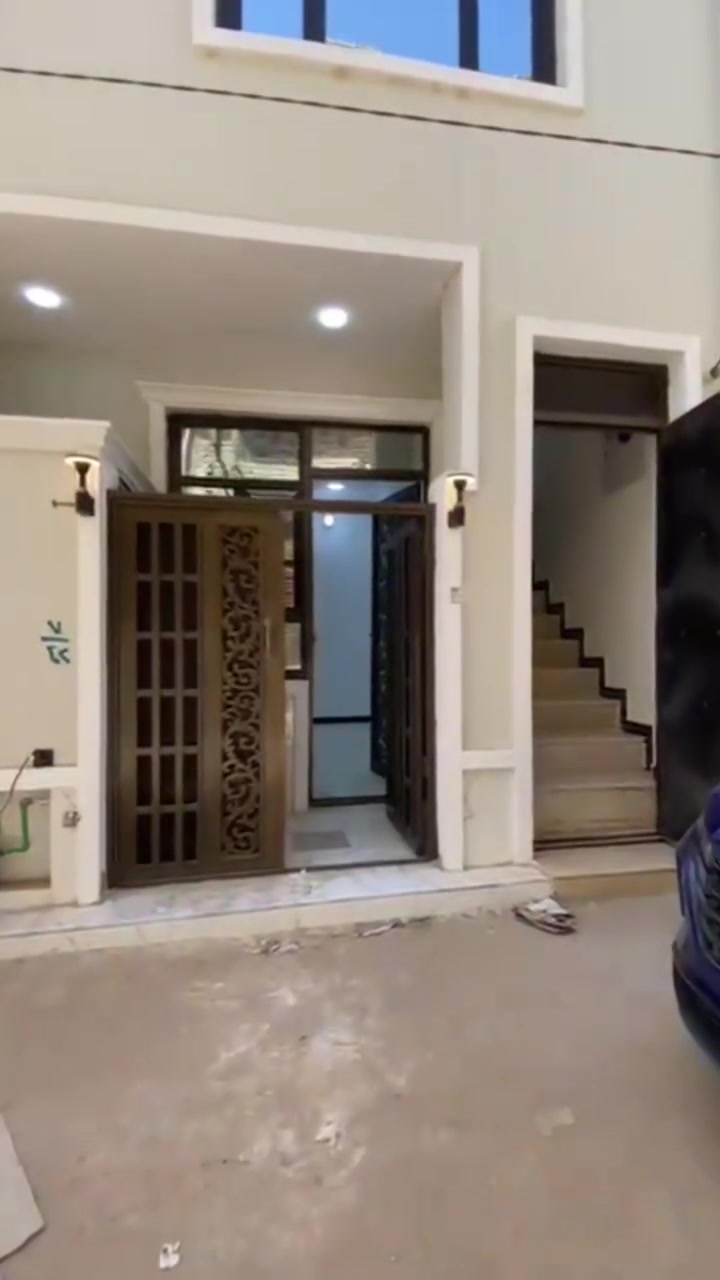 ​🏠 بيت للبيع (طابقين) بموقع استراتيجي قرب الإمام
فرصة مميزة للسكن أو حسينية وقريب من العتبة المقدسة.
​📌 التفاصيل العامة:
​المساحة الإجمالية: 78 متر مربع.
​عدد الطوابق: طابقين (بناء حديث بتصميم مستغل للمساحات بالكامل).
​✨ مميزات العقار:
​البناء: أساسات قوية، وتشطيبات ممتازة (جاهز للسكن الفوري).
​الخدمات: ماء، كهرباء متواصلة، 
​📞 للاستفسار والتواصل:
​للمزيد من المعلومات، السعر، أو لتحديد موعد للمعاينة على أرض الواقع، يرجى الاتصال على الرقم التالي:
​📱 رقم الهاتف: ***********
