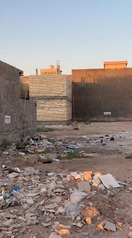 السلام عليكم قطعه ارضى البيع مربع المالكي مساحه 75 متر ركن داخلي واجه 7 ونص ونزال 10 بنص البناء رقم العقار 14654الاتصال ***********
