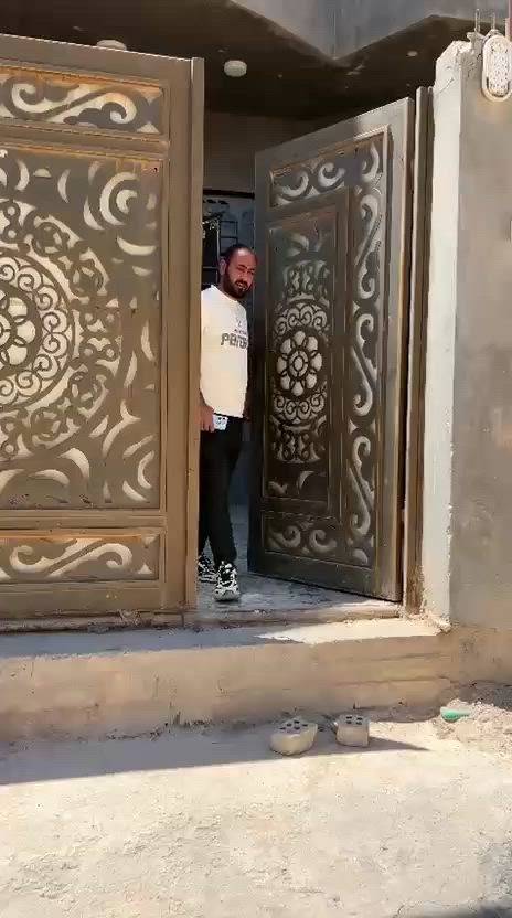 يا الله اللهم صل على محمد وال محمد دار معروض للبيع موقع الدار النجف الاشرف سايدين مقابيل مستشفى البيطري مساحه الدار 225 متر مربع الدار ركن يطل على ثلاث شوارع ثالث بيت عن الشارع العام الرئيسي موقع جدا مميز محتوى الاساس بناء طابوق جمهوري سقف صب نزالات تسليك كهرباء درجه اولى العمل باشراف مهندس مختص محتوى الدار من الداخل غرفه نوم ارضيه صاله كبيره مطبخ حار بارد صاله استقبال كبير مع مدخل استقبال الارضيه طبقيها مرمر جدران سيراميك سقوف بورق الطابق الثاني ثلاث غرف نوم وحده على كبر الاستقبال بالطابق الثاني مجمع صحيات نظام سويد سطح مطبق ستايجر الدار ركن موقع الدار النجف الاشراف مقابيل مستشفى البيطري للاستفسار اكثر اتصال على الرقم التالي واتساب نستقبل عروضكم وكافه الاعلانات ***********

