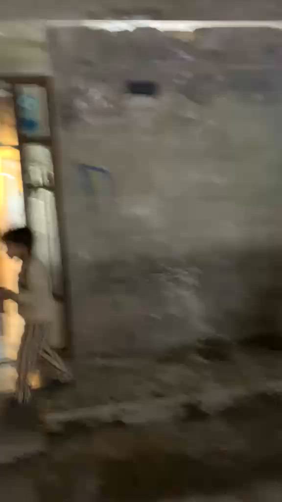 سلام عليكم بيت لبيع طابو صرف بناء طابقين مكون من عرفتين وصاله ومطبخ واستقبال  المكان بغداد البلديات حي الثراث سعر 165 بي مجال مساحه 100 النزال 20 واجهيه 5 رقم ***********

