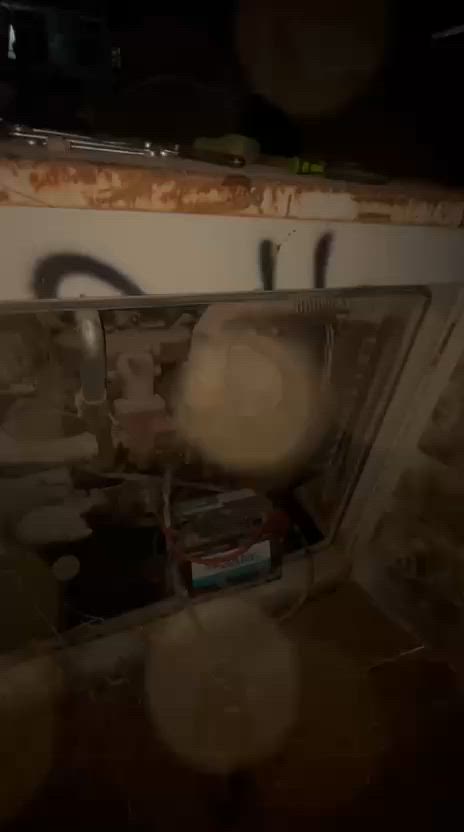 مولده بيركنز 65 kv شرط الحمل 
نضيفه كاتم موجود كامل 
للاستفسار الاتصال على الرقم 
***********
