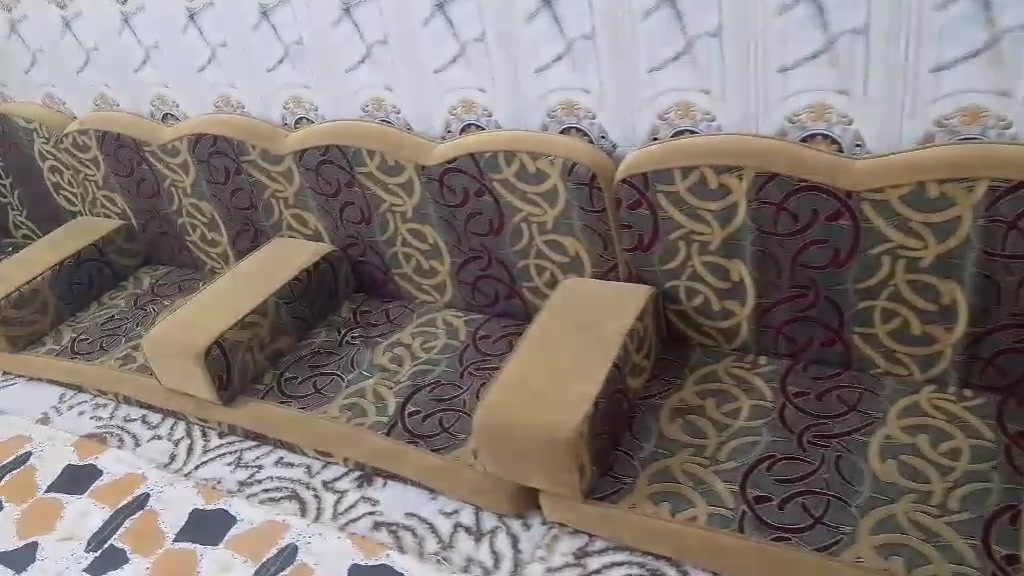 السلام عليكم عندي جلسه عربيه
طول 7في عرض 4اخت جديده

سعر300بيه مجال

بكاني بغداد سبع قصور 

***********
