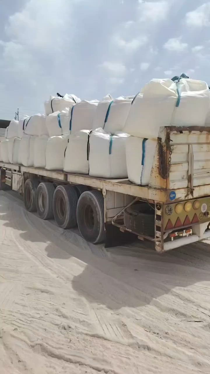 سلام عليكم عربانه للبيع الطول  3060  عربانه بيها تخم تاير وبيها نص عمر *********** او مراوس  عربانه نص جناب

