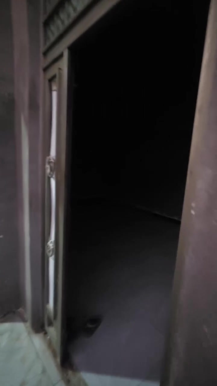بيت زراعي للبيع مساحته 150 متر يحتوي ع غرفتين ودوانيه وصحيات داخليه وخارجيه والسعر مناسب جدا موقعه بدايه منطقه الاسكان الصناعي قرب طريق الصدرين
***********
