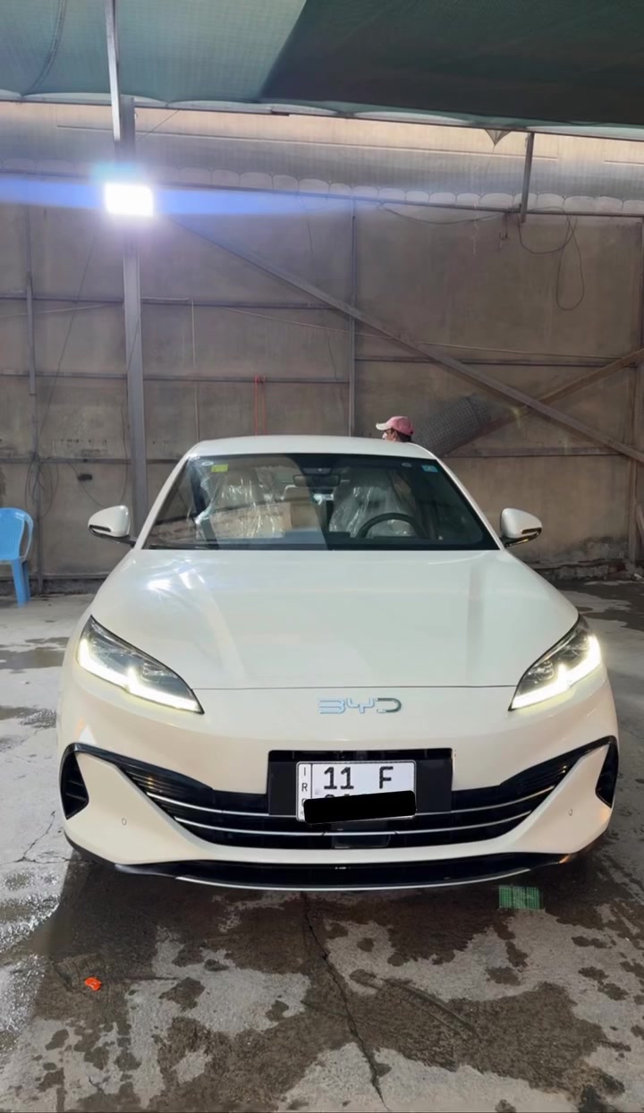BYD seal 6 
2025
***********

 للبيع 

– BYD Seal 6 موديل 2025

- بي واي دي سيل 6 موديل 2025

 المدينة –  بغداد -  بسماية

•     المسافة المقطوعة    - 23000 الف كلم 
------------------------------------------------------------ 
 السعر:        24،500،000 عراقي

الوارد: وكالة الصين
 حجم الجنوط: 17 إنش
 عدد الركاب: 5 ركاب
• المحرك: 4 سلندر 1.5 لتر + نظام هايبرد Plug-in
• ناقل الحركة: أوتوماتيك E-CVT
• نظام الدفع: أمامي FWD
• استهلاك الوقود: اقتصادي جداً
 نظام الهايبرد
• يعمل بنزين + كهرباء
• إمكانية السير على الكهرباء فقط لمسافة تقارب 60 كم
• شحن منزلي أو عبر محطات الشحن
• داخلية جلد فاخرة
• شاشة وسطية كبيرة دوّارة
• شاشة عدادات ديجيتال
• Apple CarPlay & Android Auto
• كاميرا خلفية + حساسات وقوف
• دخول ذكي Keyless
• تشغيل بصمة Start / Stop
• شاحن موبايل لاسلكي
• تحكم كامل بالمقود (ستيرن)
• وسائد هوائية متعددة
• نظام الثبات الإلكتروني ESP
• نظام مانع الانزلاق ABS
