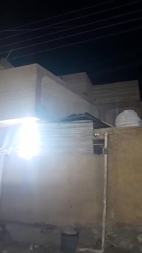 بيت للبيع مساحه ١٥٠متر سكك موقع حي النصر شارع مدارس قريب سعد مضمد ٤غرف وصاله واستقبال ومطبخ بيت فول من جوه سعره ١١٠مليون قبل للتفاوض للاتصال ***********وات
