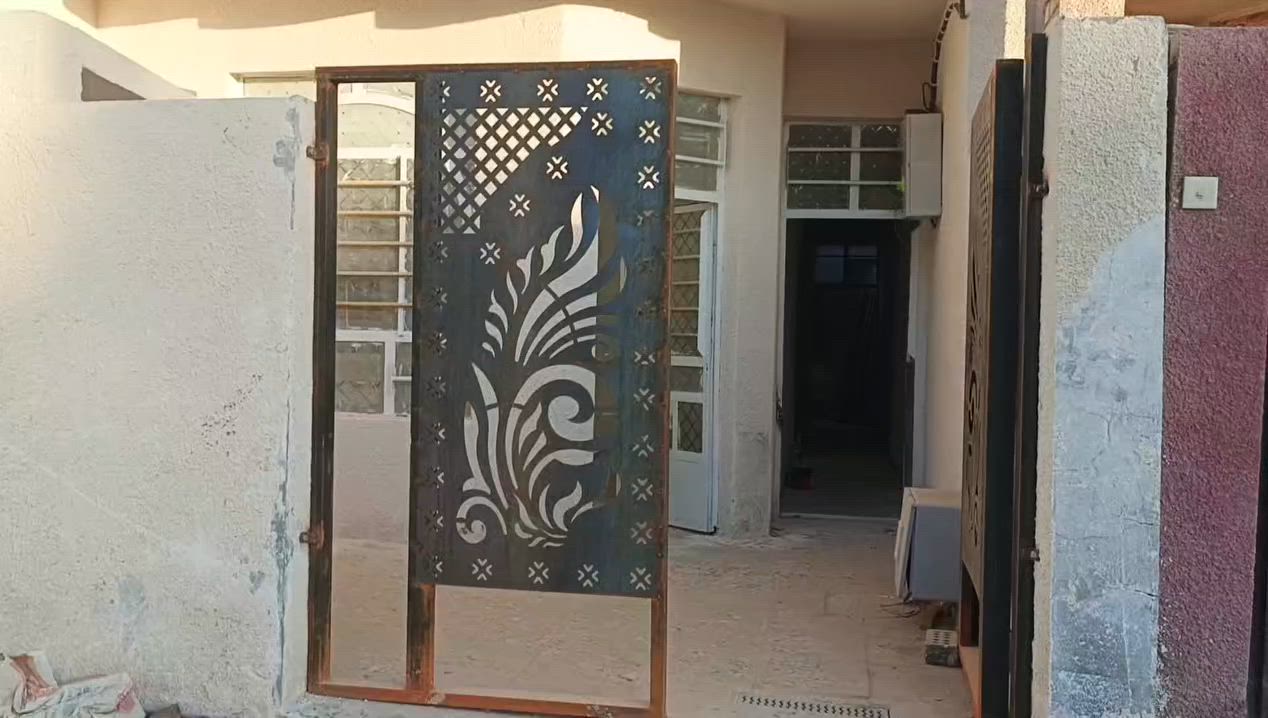 دار للبيع مساحه 100 متر مسلح قريب عل شارع رقم قطعة الدار 738 مقابيل الخدمات بسعر مناسب الشراي يتصل وتساب ***********
