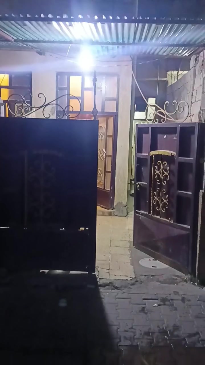بيت للبيع مساحه ١٠٠متر طابقين مكانه شعله دوانم قريب عل شارع ٥كيلو للاستفسار ***********

