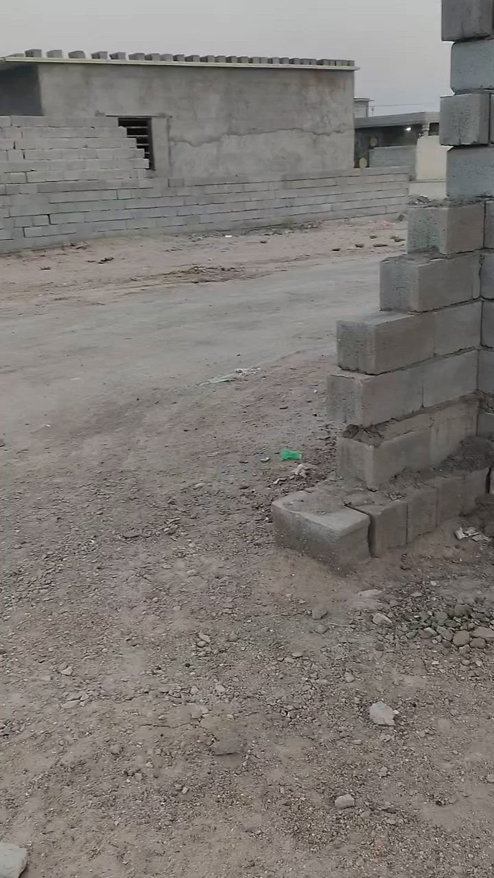 قطعت ارض للبيع مساحته 330متر ماي كهرباء متوفر اشتراك المكان البصره الزبير منطقت الدواجن الشراي يتصل ***********
