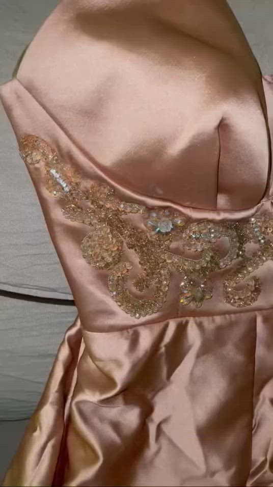 السلام عليكم
فستان اخذته ب180 اريده ب80 لابسته ساعه وحده ينفع حفله خطوبه  ومناسبات نسائيه ستن ثقيل كلش  يلبس وزن من 63الى73🩷من الامام تجي بي فتحه ومن داخل قصير فوك الركبه


**إذا كنت صاحب هذا الإعلان وتريد حذفه لأي سبب، رجاءا أرسل رسالة إلى الدعم الفني**