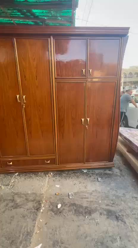 غرفه تفصال داخل وخارج صاج ٥ملم ثقيله كله عظم زان توج 
كله سيت واحد 
مستخدم نظيف 
عنوان بغداد الأمين الثانيه توصيل موجود للحجز والاستفسار الاتصال على وات ساب ***********
