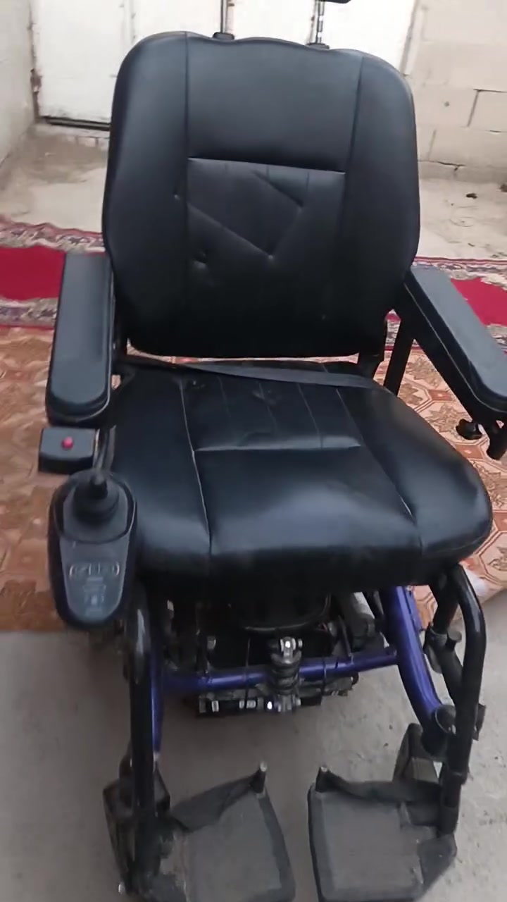 عربانه للبيع سعرها 350 وبيها مجال العربانه شغاله مستخدمه شهرين***********
