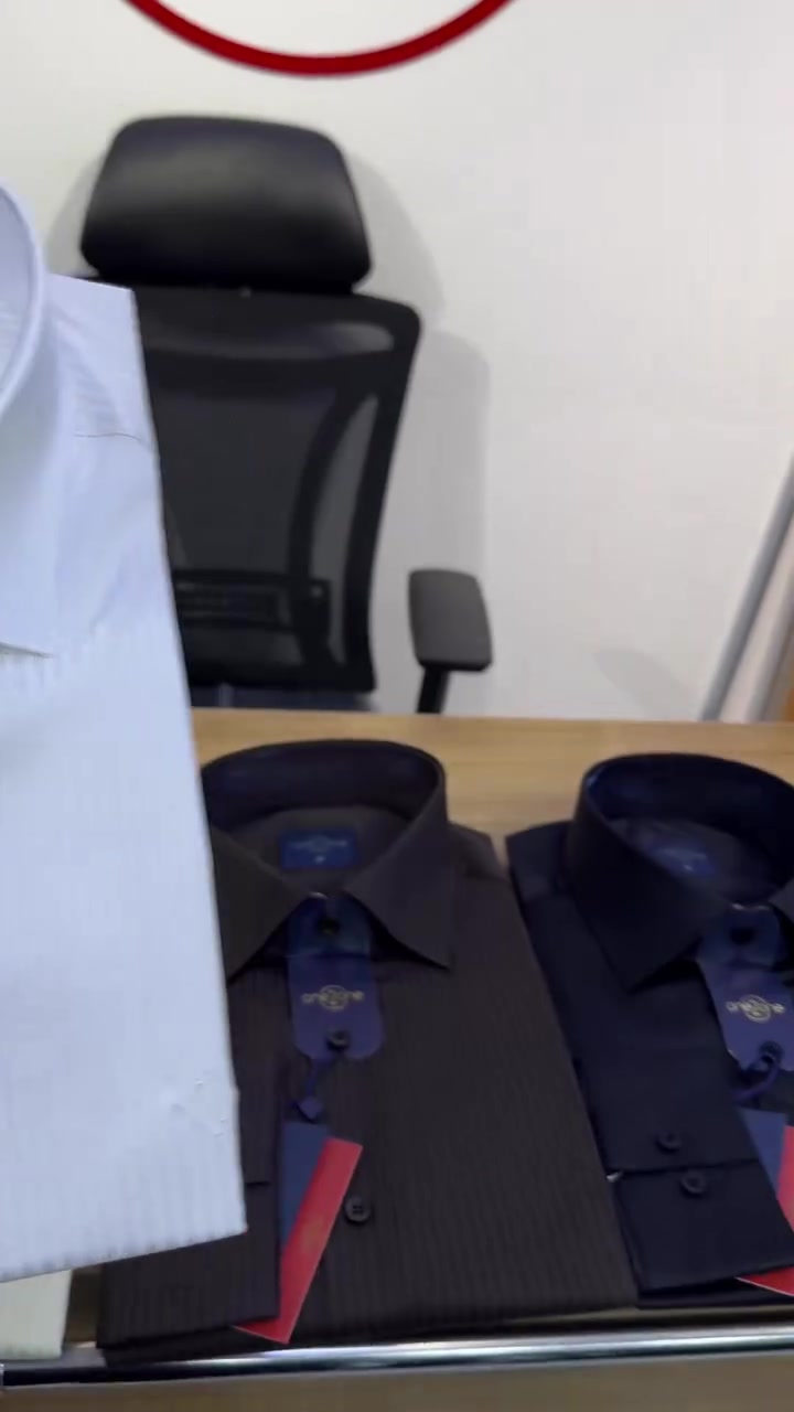 شنو السر؟ 👀
هذا القميص من أقوى مبيعاتنا 🔥
وأسرع موديل خلص وكررناه أكثر من مرة!

ومو بس كررناه… هالمرة طورناه وجبنا منه القالب المخصر بالردن الكامل وبدون جيب 👌

والقميص يتميز بخامة:

❄️ باردة ومريحة
✨ نون آيرون بدون كوي
↔️ ليكرا مطاط 3% 

وهسه صار متوفر عدنا بـ 3 قصّات:

🔹 ردن كامل مخصر بدون جيب
🔹 ردن كامل رسمي بجيب
🔹 نص ردن رسمي بجيب

توصيل متوفر لجميع المحافظات 📦🚚

📍 العنوان: كربلاء، حي الموظفين، شارع حوانيت الجيش السابق، قرب مكتبة القبس

📞 للتواصل والاستفسار: ***********

اكتب (مقلم) وراح نرسل لك التفاصيل عبر الخاص 👍
