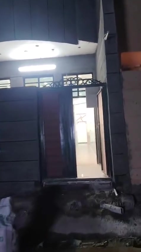 السلام عليكم
بيت مساحه ١٠٠ م
بشارع طاقه فرع حيدر ابو نشايه
بيت رفت  عالي عن شارع متر
***********
