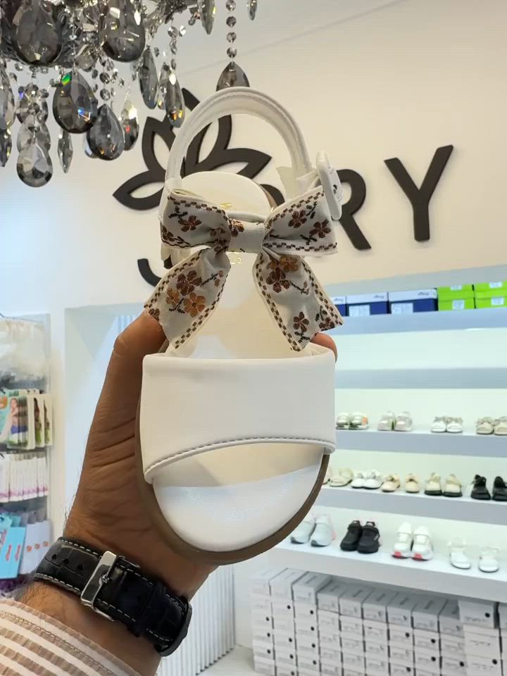 ⁨	⁨	⁨	من اروع الاحذية الصيفية من winners🎀
احذية بناتية من WINNERS الغنيه عن التعريف كوالتي كلش عالي ((جلد اصلي ودبان طبي ))
القياس// متوفر بكروبين ( 26-31)) ((32-36))
—————
‏‎العنوان/ بابل _شارع الجمعية_مقابل مطعم حياة دونر،، التوصيل داخل بابل اقضيتها ونواحيها 3000 وبغداد وجميع المحافظات (5000)
واتس ***********⁩⁩⁩
