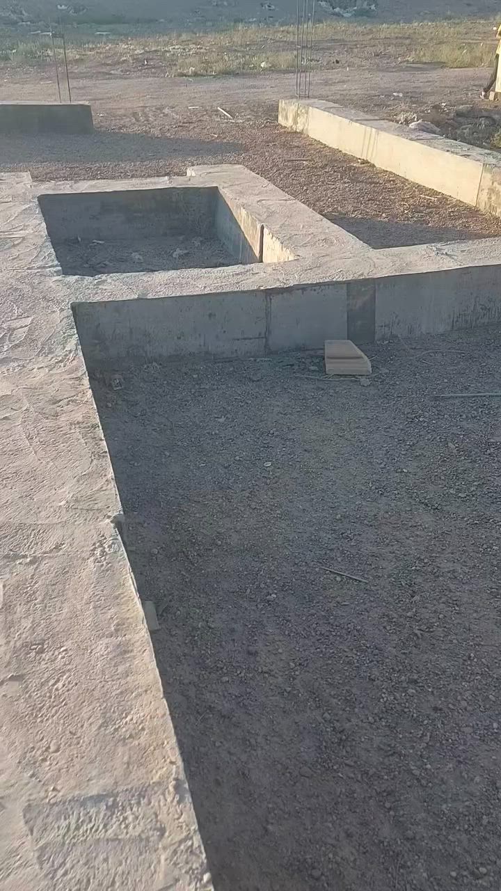 السلام عليكم يوجد قطعه ٢٦٠ متر بيها اساس وره السكه قربها على السيطره مال السكه وره شارع ٦٠ سعرها ٢٢ ونص مليون الي يحب يشتري يتواصل وياي على رقمي ***********
