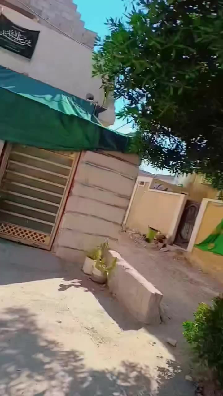 سلام عليكم بيت 100مساحتة بشارع ابو علي فرع حسينية زهراء بيت مسلح قاطين ستقبال وغرفتين وصالة وحمام ومطبخ كامل *********** واساب
