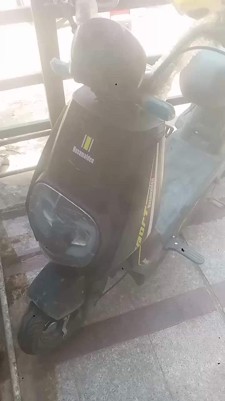 دراجات شحن للبيع بس جديده قبل شهرين اخذتها بس البطريات سبب الكهرباء النفخه يعني بدون باتريات باتريات على الاربعه رادلها سعرها 250 بيها مجال *********** فقط واتساب

