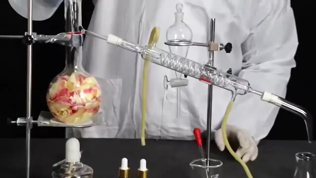 متوفر اجهزة التقطير البسيط  
simple Distillation
حجم صغير وكبير 
لمدرسي الكيمياء  خاصة 
للتواصل والاستفسار واتساب ***********
