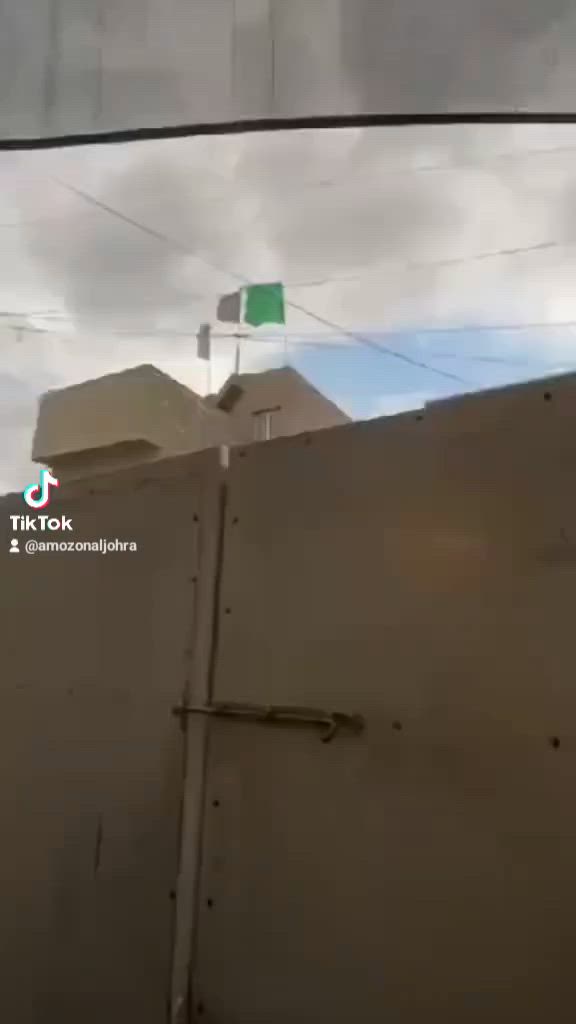 بيت للبيع المساحه 100متر يحتوي على ثلاث غرف نوم وصاله وحولي ومطبخ حار وبارد سطحين ثلاث حمامات وثلاث تواليتات وترك بيت فول زراعي 25 سند وحدي العنوان الزعفرانيه شارع المعهد قرب سيد خلف مدرسة النوافل او السلام ***********

