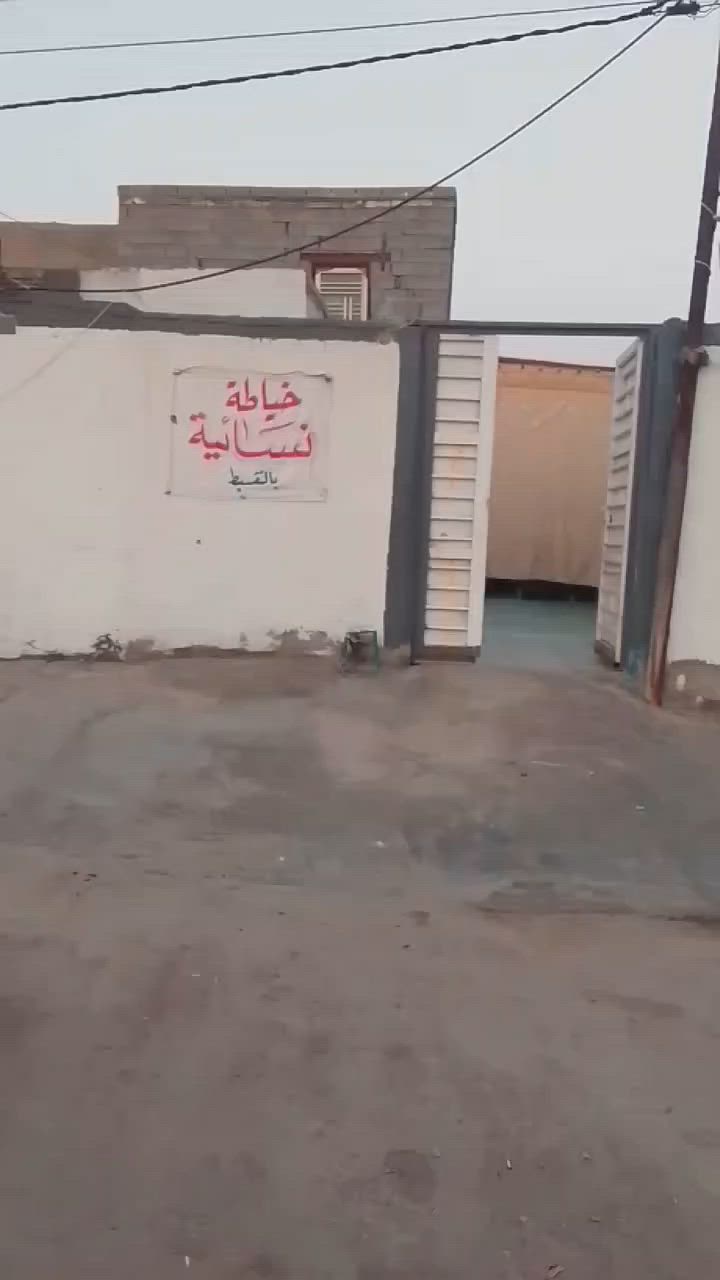 السلام عليكم
بيت للبيع مساحه 140 متر طابو زراعي سند 25 
يحتوي البيت علئ استقبال ومطبخ وصاله وغرفه وصحيات خارجيه 
المكان طويريج حي بغداد قرب صيطرت ام الهوه 
*********** السعر 22مليون وبي مجال قليل
