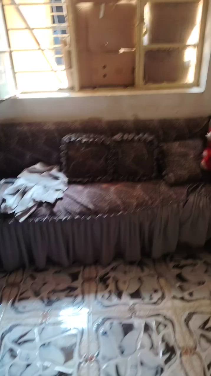 غرفه للبيع مكاني السيديه حي التراث  حته مبرده شلع رقم هاتف ***********
