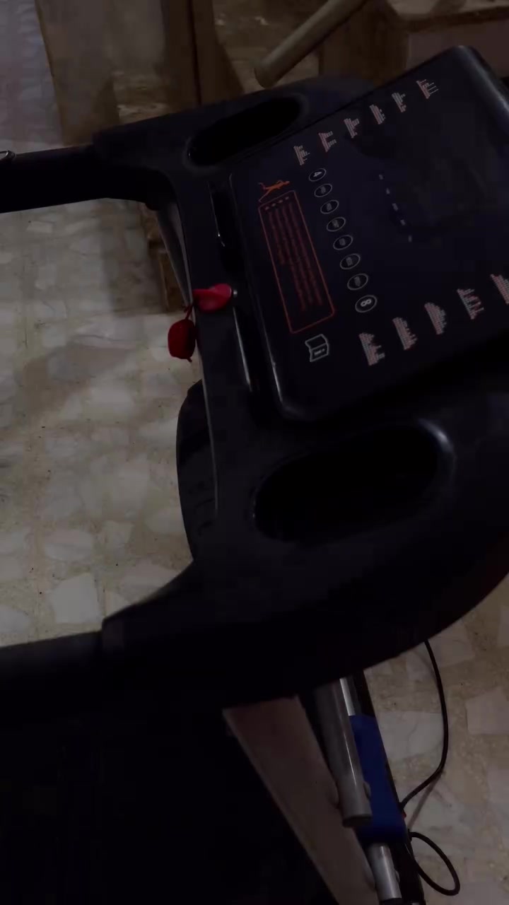 🏃‍♂️ جهاز مشي (Treadmill) للبيع 🏃‍♀️
جهاز مشي بحالة ممتازة ونظيف، استخدام خفيف، مناسب للبيت ولممارسة الرياضة اليومية.

المميزات:

* شاشة رقمية تعرض الوقت، السرعة، المسافة والسعرات.
* مزود بحامل للأكواب.
* يحتوي على جهاز مساج وحبلين لتمارين اليدين والبطن.
* قابل للطي لتوفير المساحة.
* يعمل بكفاءة وجاهز للاستخدام مباشرة.

📍الموقع: (الشعب)
💰السعر: (270)
📞 للاستفسار أو التواصل: ***********

بي مجال بسيط ، والبيع بسبب عدم الاستخدام
