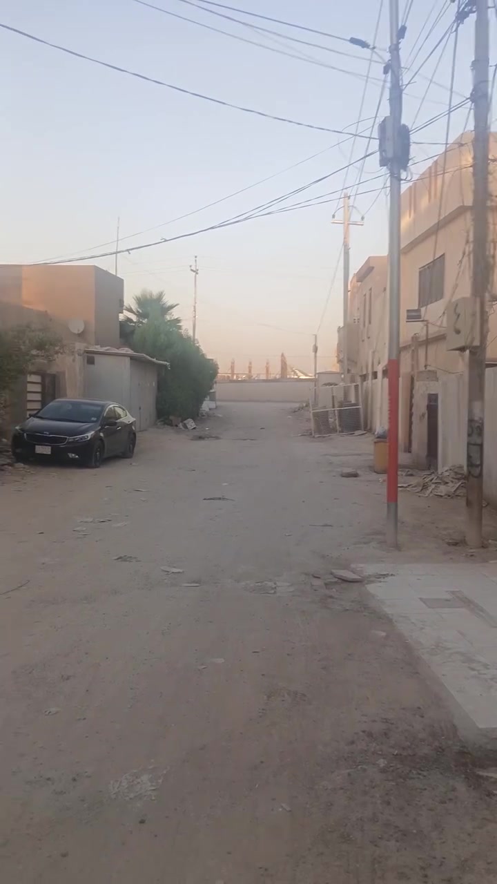 بيت للبيع شارع 60 خلف التجاري مجاور العمارات السكنية قرب جسر الطهمازية 

المساحة   200 متر 

الواجهة 10 النزال 20

البيت طابقين بناء قديم يصلح للسكن الطابق الارضي يحوي على غرفة وصالة وكليدور ومجمع صحيات وكراج سيارة وحديقة والطابق الثاني ثلاث غرف نوم + مطبخ وصحيات 
للاستفسار اكثر الاتصال بالأرقام الموجودة ***********
0771436586
أو مراسلة الصفحة أو زيارة مكتبنا (مكتب مدن للعقار) 
الواقع على شارع الطاقة التجاري مقابيل الطاقة الكهربائية او متنزه الاسكان المركزي
