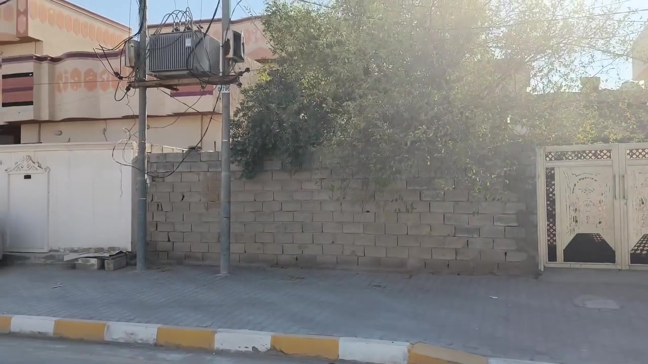 منطقه حي شهداء
مساحه 250 متر 

شارع علي نجيه قرب مسجد بالوالدين حسانا 

شارع 20 متر تجاري 4 بيت على توزيع جديد شارع 40 متر

للبيع او مراوس بيت متكامل 

تواصل وتساب فقط ***********
