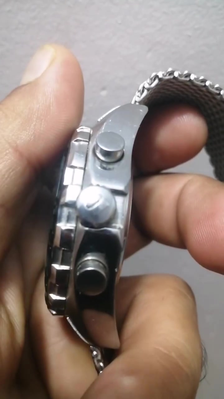 سلام عليكم ٣ ساعات ماركه اصلي باتري مكينه ياباني ابيع شلع ١٣٥ الف بس السوده ام سناتر سعرهه ٨٠ الف الله شاهد بغداد مدينة الصدر *********** توصيل داخل مدينة الصدر بس

