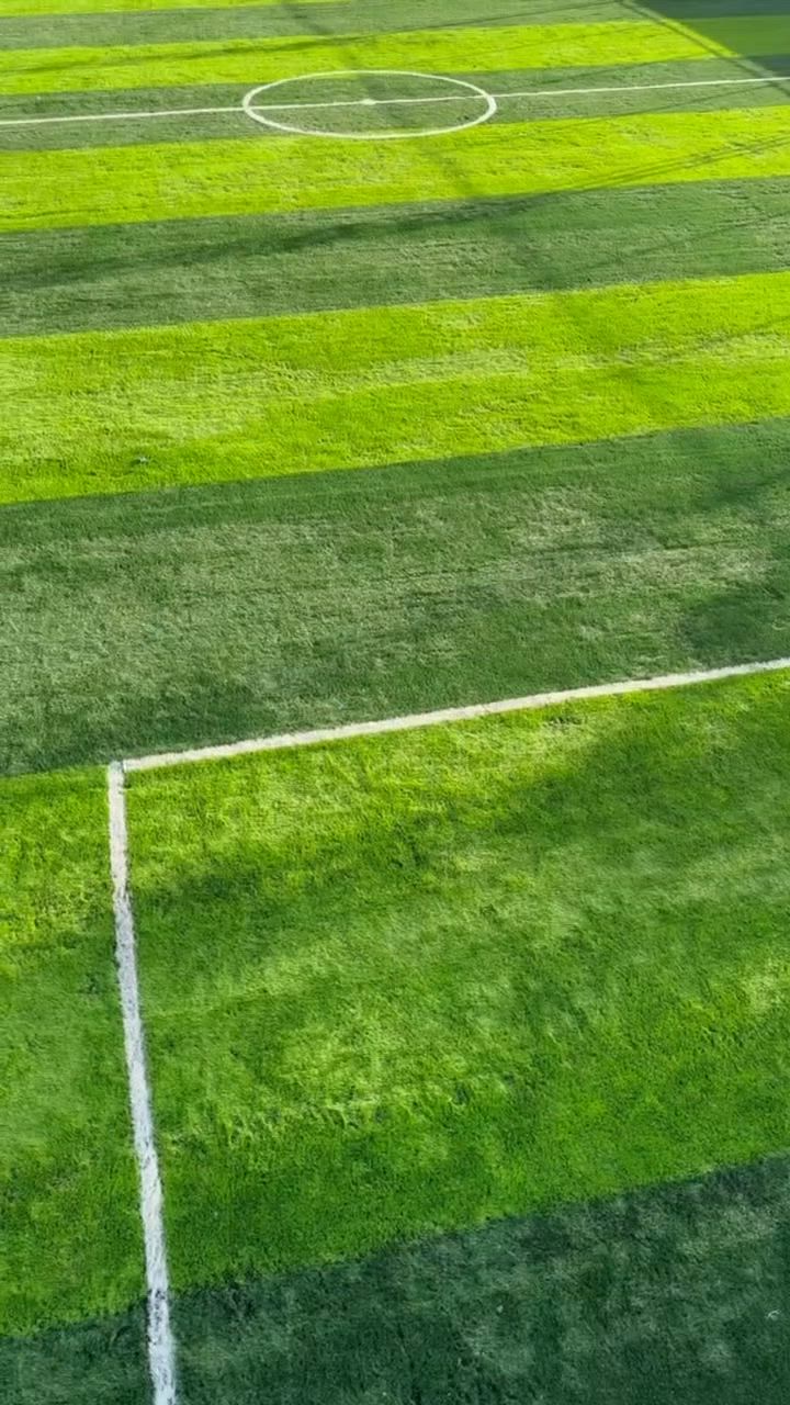 استعد لتحويل حلمك إلى واقع مع أفضل مواصفات الملاعب الرياضية التي تتماشى مع معايير الفيفا العالمية! 🌍⚽✨ نقدم لكم في شركة عالم الرياضة ، فرصة ذهبية لامتلاك ملعب بأجود أنواع الثيل الاصطناعي 🌱 وبأسعار تنافسية
مزايانا تتضمن:

ثيل صناعي تركي 🇹🇷 بخيط هولندي 🇳🇱، كثافة 16,000 شعيرة في المتر المربع، لملعب ذو مظهر وأداء متميز 🏆.
ضمان لمدة 5 سنوات، مع تأكيد على الجودة والمتانة 🔒.
تجهيز الملاعب الخماسية والسباعية في كافة المحافظات، بكادر متخصص ذو خبرة تزيد عن 7 سنوات 🏗️.
هدايا قيمة لكل مشروع تشمل مسطبة للحكام 🎁، كرات قدم ⚽، أطقم للفرق 👕، والمزيد.
نقدم خدمة متكاملة تشمل:

تسوية الأرض وتخطيط الملعب بدقة 📐.
تثبيت أعمدة وإنارة احترافية للعب في جميع الأوقات 💡.
فرش ثيل صناعي فائق الجودة وتركيب شبكات هوائية وتصريف مياه الأمطار 🚿.
تقديم تشكيلة واسعة من الألوان لاختيار مظهر ملعبك الفريد 🎨.
🌟 لا تفوت الفرصة لجعل ملعبك نموذجًا يحتذى به. اتصل الآن ودعنا نبدأ رحلة تحقيق حلمك! 🚀✨

📞 للاستفسار وبدء مشروعك، قم بمراسلة الصفحة من الزر أسفل المنشور أو اتصل  على التاليه 
*********** ☎️ واتساب 
*********** ☎️
*********** ☎️

اختيارك الأمثل لملعب يعكس الدقة والتميز.
