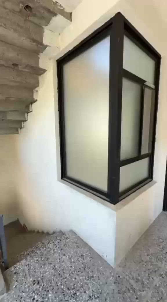 شقة للإيجار طابق اول  زيروو في حيّ الخضراء 120 متر
تحتوي على غرفتين نوم و 2 حمام ومطبخ واستقبال للاستفسار 
***********
