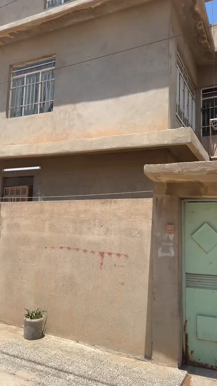 شقة للأيجار  حي الصديق قرب جامع الصديق أبو بكر  طابق ثاني  تتكون من : غرفتين نوم وأستقبال وهول ومطبخ  وحمام ومرافق وبيتونة وسطح مرتب ونظيفة  كما بالتصوير  !!! للأستفسار الأتصال على الأرقام.    *********** و ***********  ( عمر السماك )  👈👈👈
