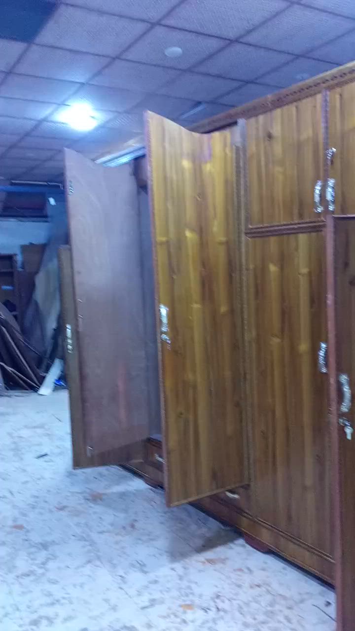 سلام عليكم كنتور 6بوب حطاطه السعر 425 وبي مجال المكان رمادي الملعب سوك سلاله ***********
